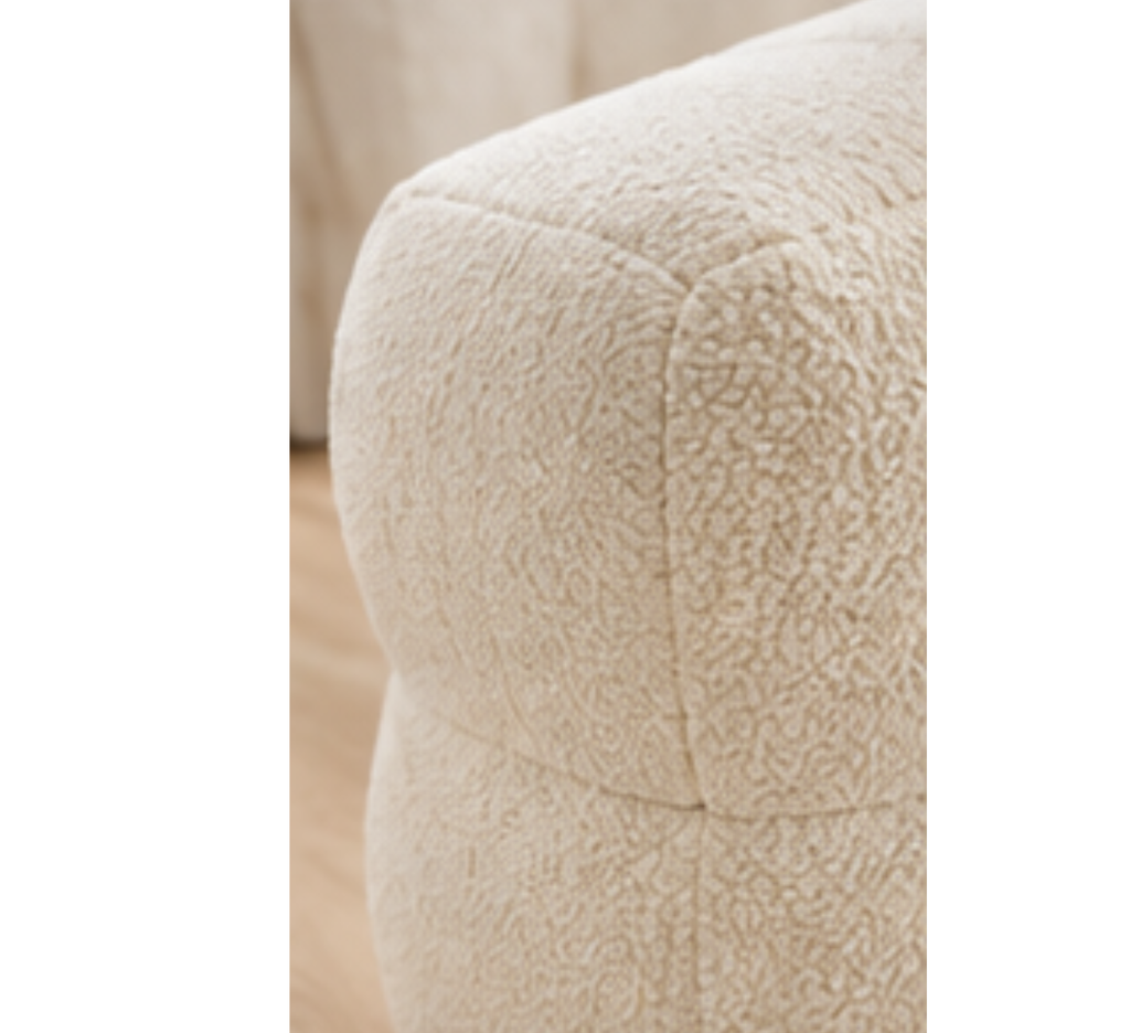 Canapé large rembourré en tissu bouclé | CIRO